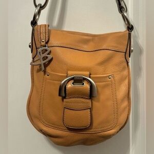 LAST CHANCE‼️ B Makowsky Beige Pebble Leather Convertible Crossbody/Shoulder Bag